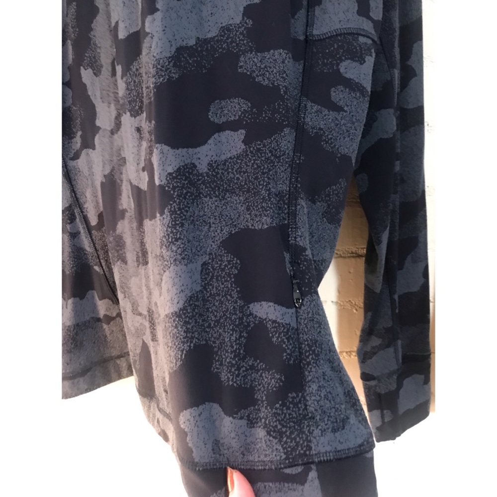 SOLD Lululemon Womens Blue Black Camo Runderful Long Sleeve Sz 12 EUC - Picture 10 of 11